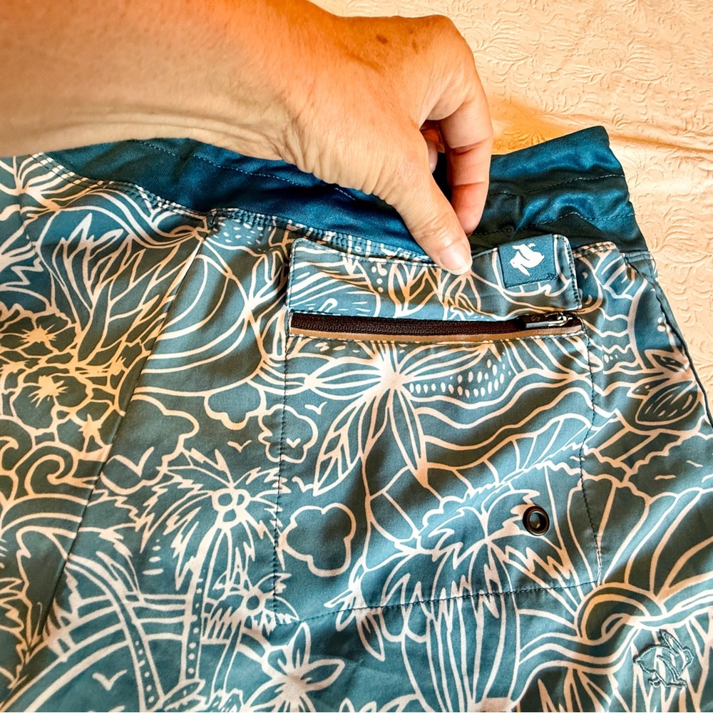 Rabbit Surf N Turf 2.5” Blue Sapphire Women's Athletic Shorts - Picture 3 of 10